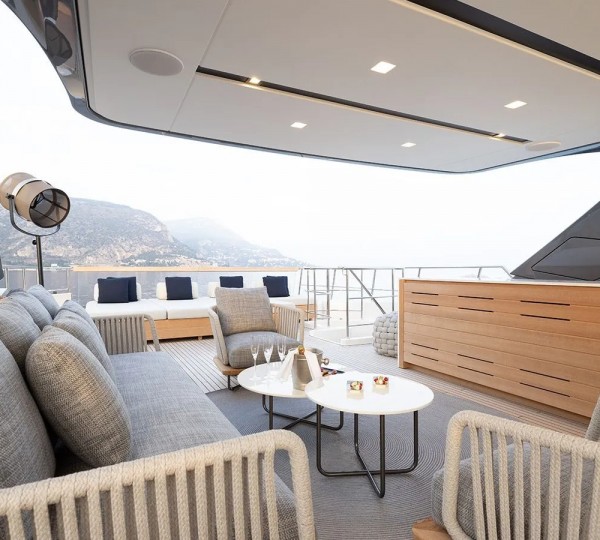 Sun deck lounge and bar