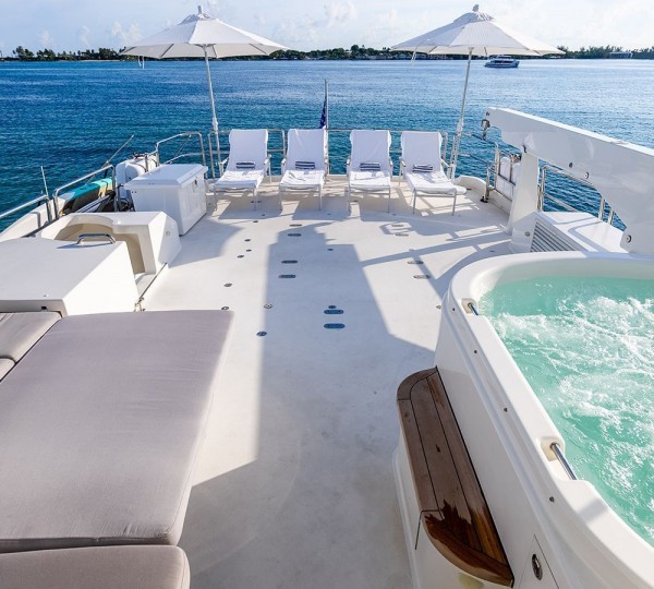 Sun loungers and jacuzzi on flybridge
