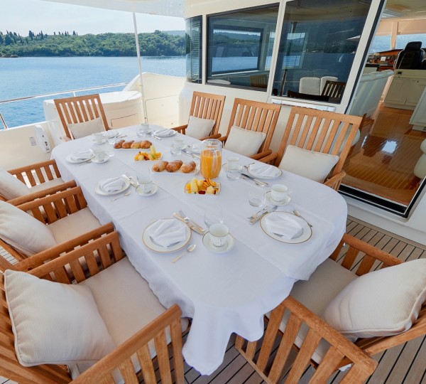 Upper deck aft dining