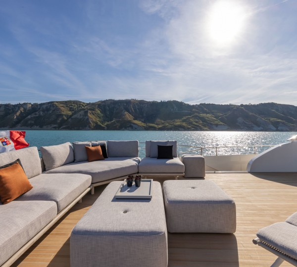 Beautiful contemporary deck furnishings
