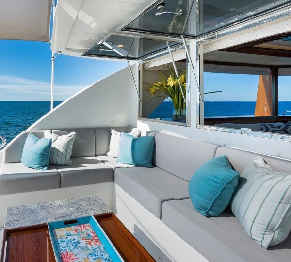 Bench seating on flybridge