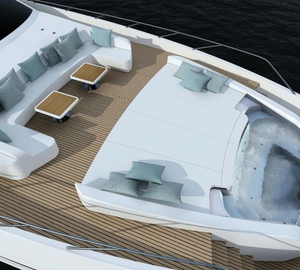 Foredeck lounge and jacuzzi