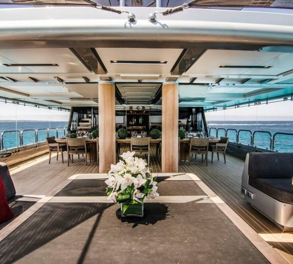 Multiple on deck dining options