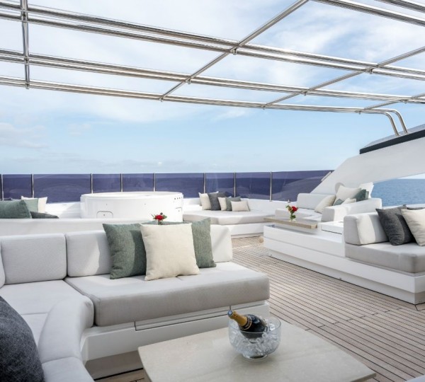 Sun deck lounge and jacuzzi.