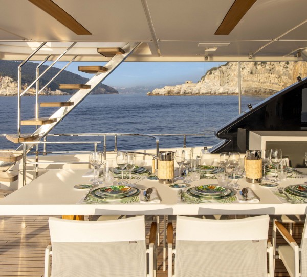 Upper deck al fresco dining (sistership)