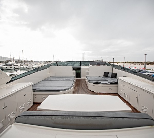 Casual dining on upper deck