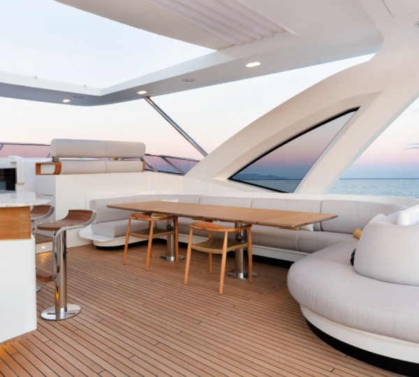 Curves are echoed throughout the yacht
