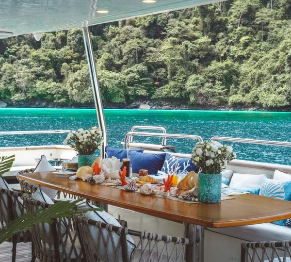 Main deck aft dining