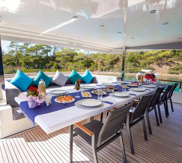 Main deck aft dining