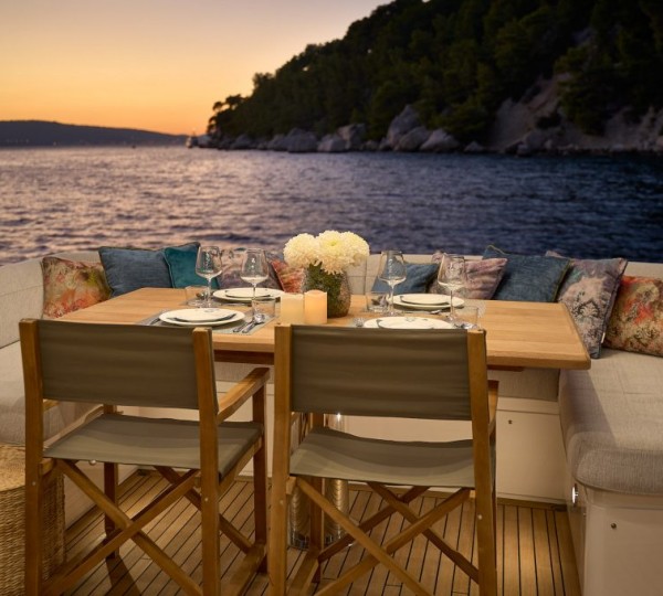 Main deck aft evening dining