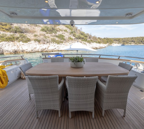 Main deck aft views to the stern