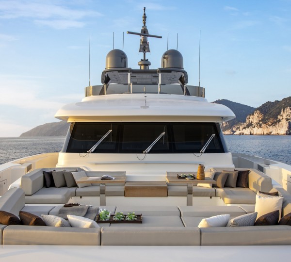 Substantial foredeck (sistership)