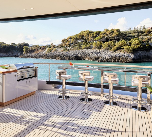 Sun deck bar and grill