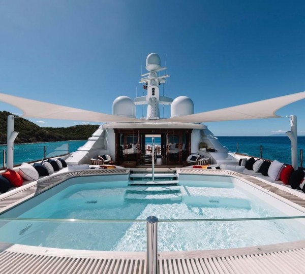 Sun deck forward pool