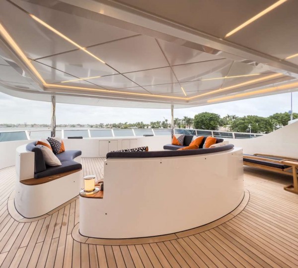 Sun deck forward lounge