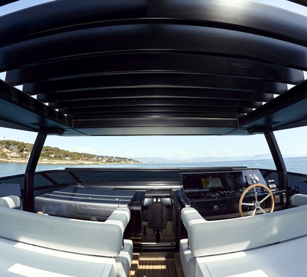 Deck helm with hard top