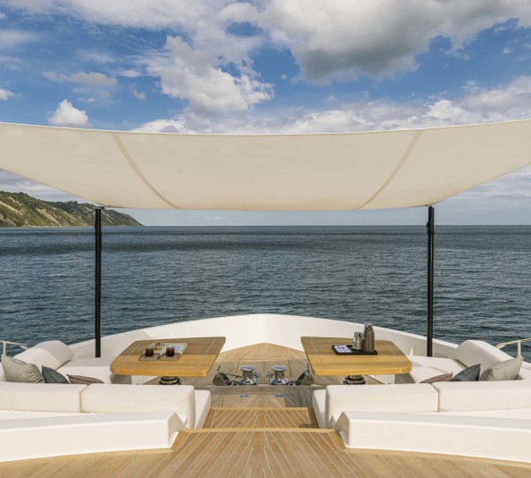 Foredeck recessed sunpads and seating