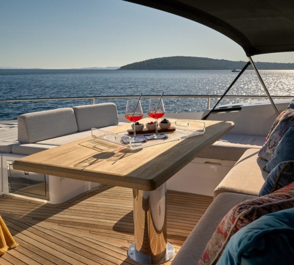 Foredeck dining view forward