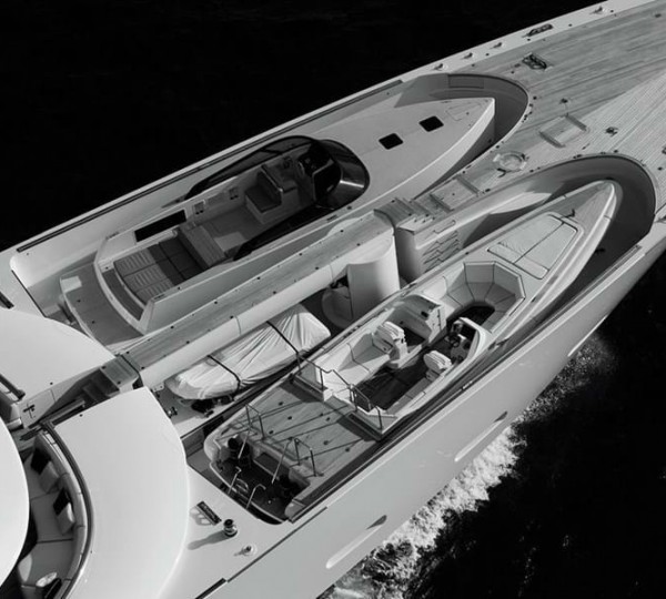 Foredeck sunken tender storage