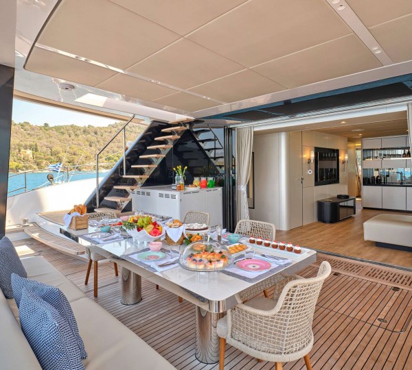 Main deck aft cockpit