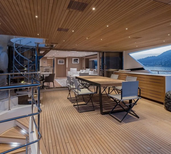 Upper deck aft dining