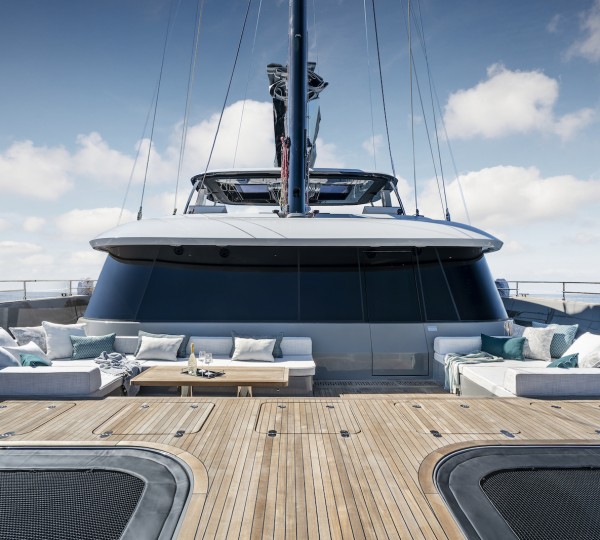 Foredeck seating views from the bow