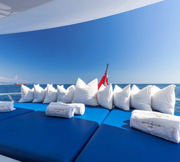 Main deck aft sun pads