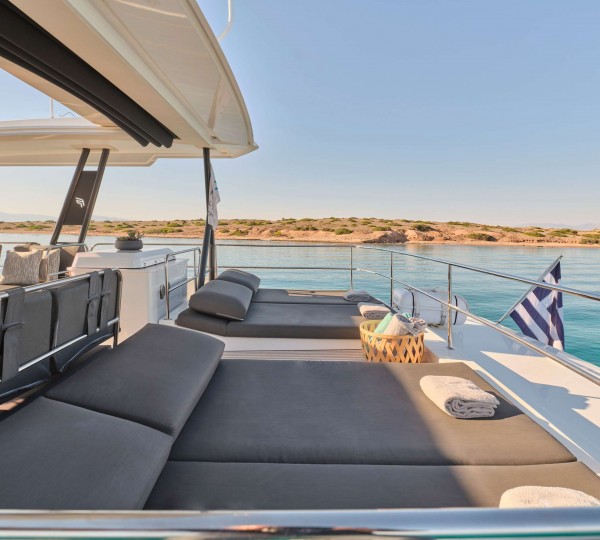 Sun deck aft facing sun pads