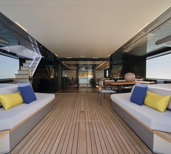 Aft deck loungers