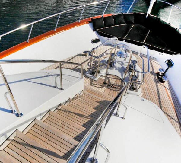 Foredeck bow lounge