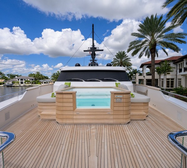 Foredeck jacuzzi