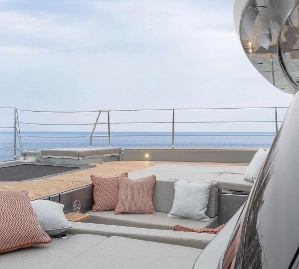 Foredeck (sistership)