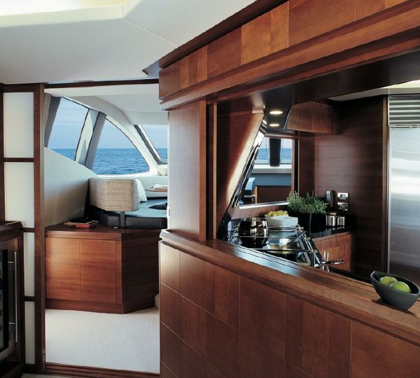 2008 Azimut 85 Aft Interior