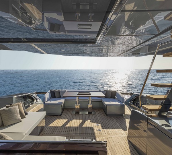 Aft Cockpit - Dining Set Up