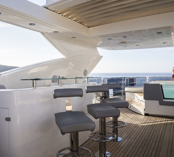 Flybridge Bar And Jacuzzi
