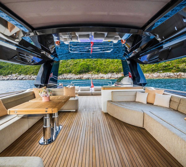 Flybridge Dining And Seating