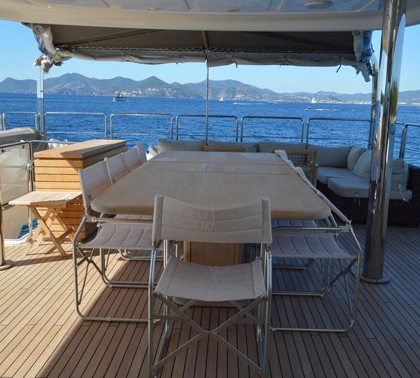 Flybridge Dining Area