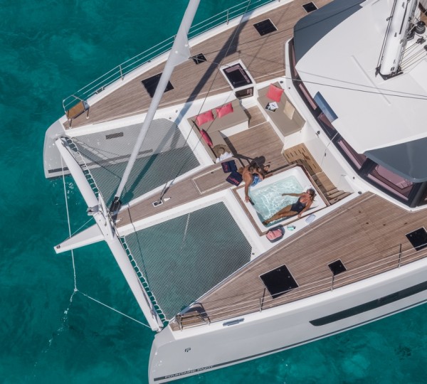 Foredeck With Jacuzzi
