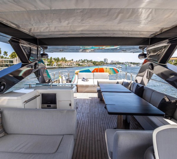 Luxury Yacht MOZZ II Sun Deck