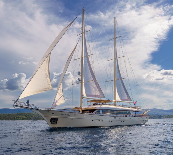 SON DE MAR - Under Sail