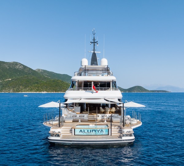 Stern Beach Club And Pool