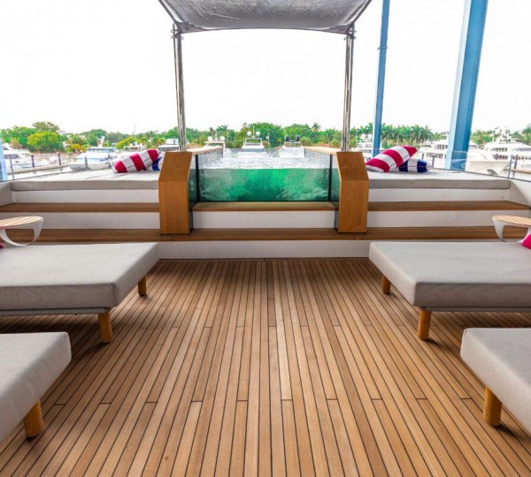 Sun Deck Jacuzzi And Sun Beds