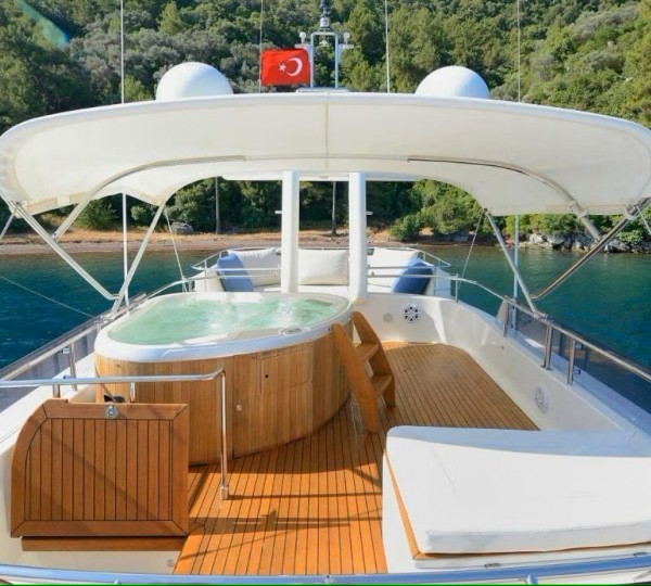 Sun Deck With Jacuzzi