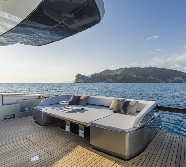 Aft Cockpit - Sun Pad Set Up