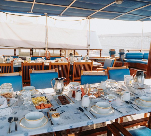 Aft Cockpit Set Up For Dining