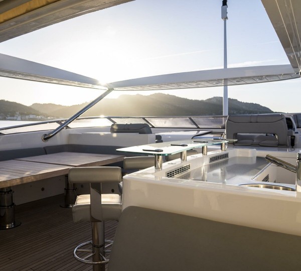 Flybridge Bar And Dining