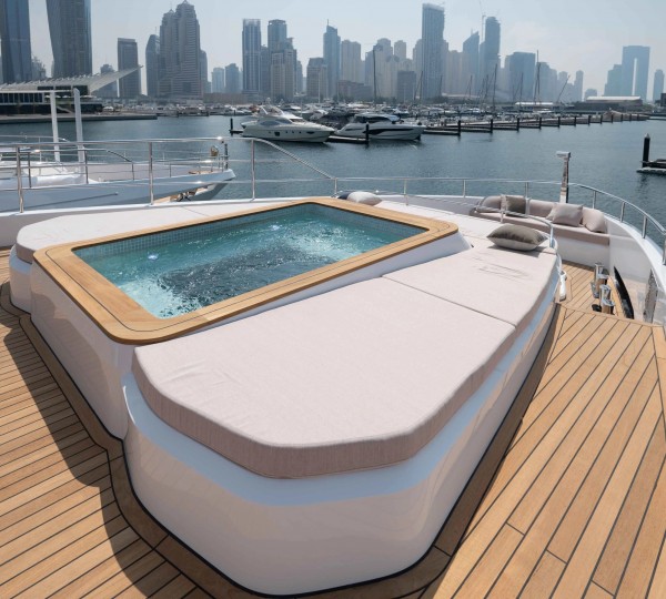 Foredeck Jacuzzi Pool