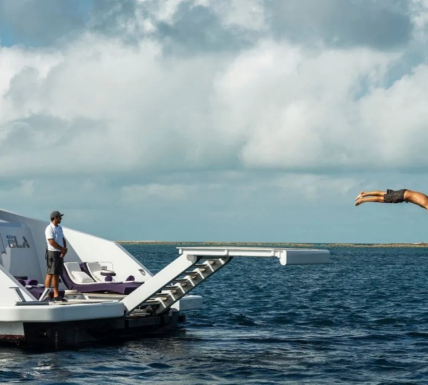 Hydraulic Swim Platform In Diving Mode