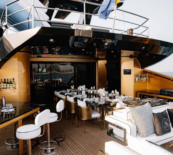 Main Deck Dining And Bar