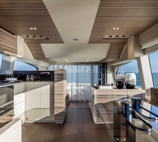 Main Salon (sistership)